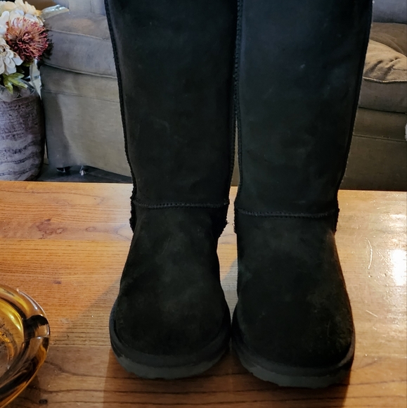 BOOTS - Picture 1 of 8